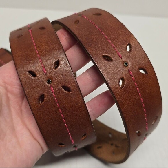 AMERICAN EAGLE OUTFITTERS BROWN LEATHER BELT LASER CUT FLOWERS PINK STITCHING M - Picture 3 of 8